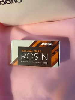 Dark rosin for violin viola and cello
