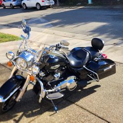 2022 Harley-Davidson Black Road King 