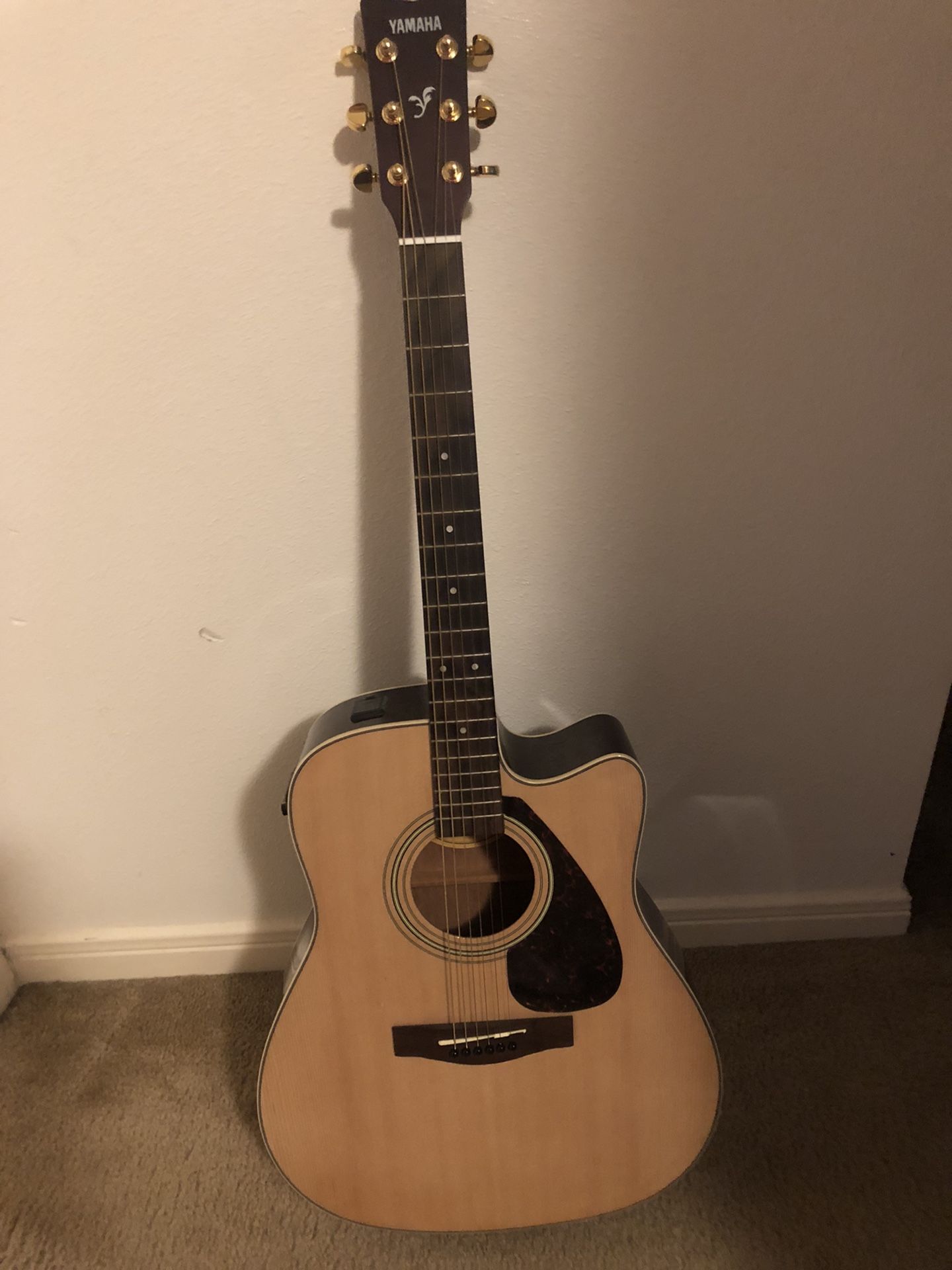 Yamaha FX335C dreadnought Acoustic electric Guitar for Sale in