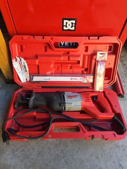 Milwaukee corded sawzall w/blades