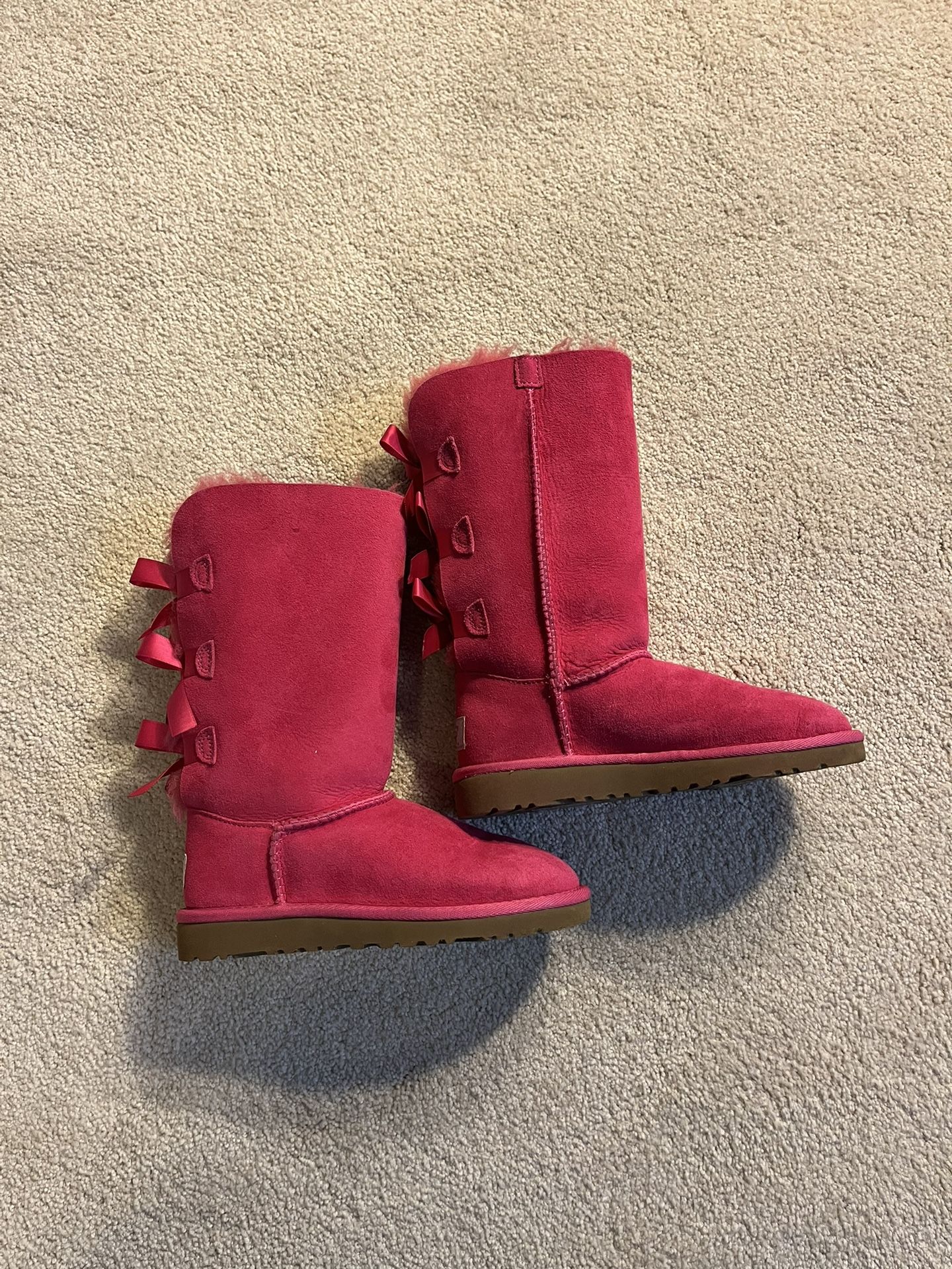 56-PTT Girls UGGS Boots Pink With Bows Size 1 S/N 1007309 Preowned Pristine