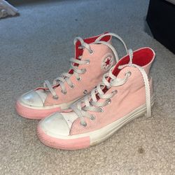 Pink Chuck Taylor Converse 
