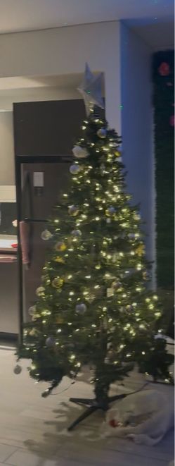 7 feet Christmas tree .. get it early!