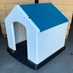 (New) $150 Extra Large Outdoor Indoor Waterproof Plastic Dog House 42”x42”x45”