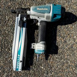 Makita AT1150A Crown Staple Gun 9/16