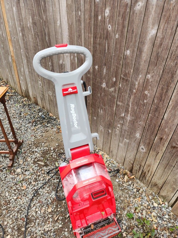 Rug Doctor commercial carpet cleaner shampooer wet vac works

Vacuum for rug and tool seems to work fine
