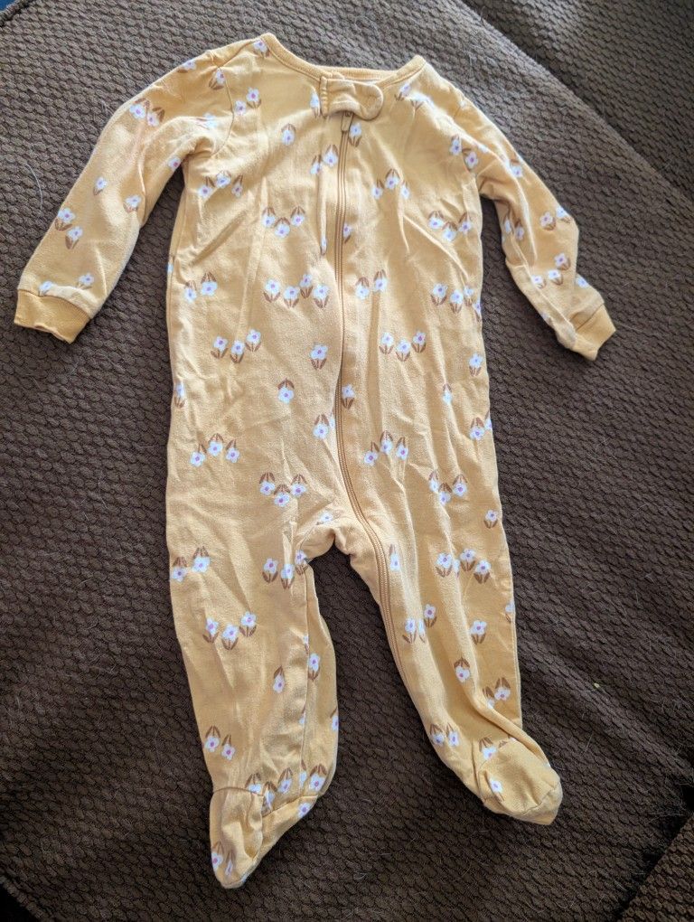 Baby yellow sleepsuit with feet