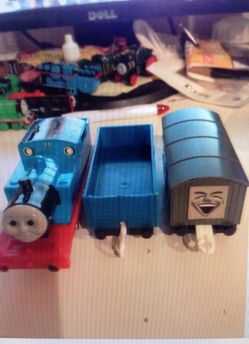 Thomas the train Battery operated with two cargo cars