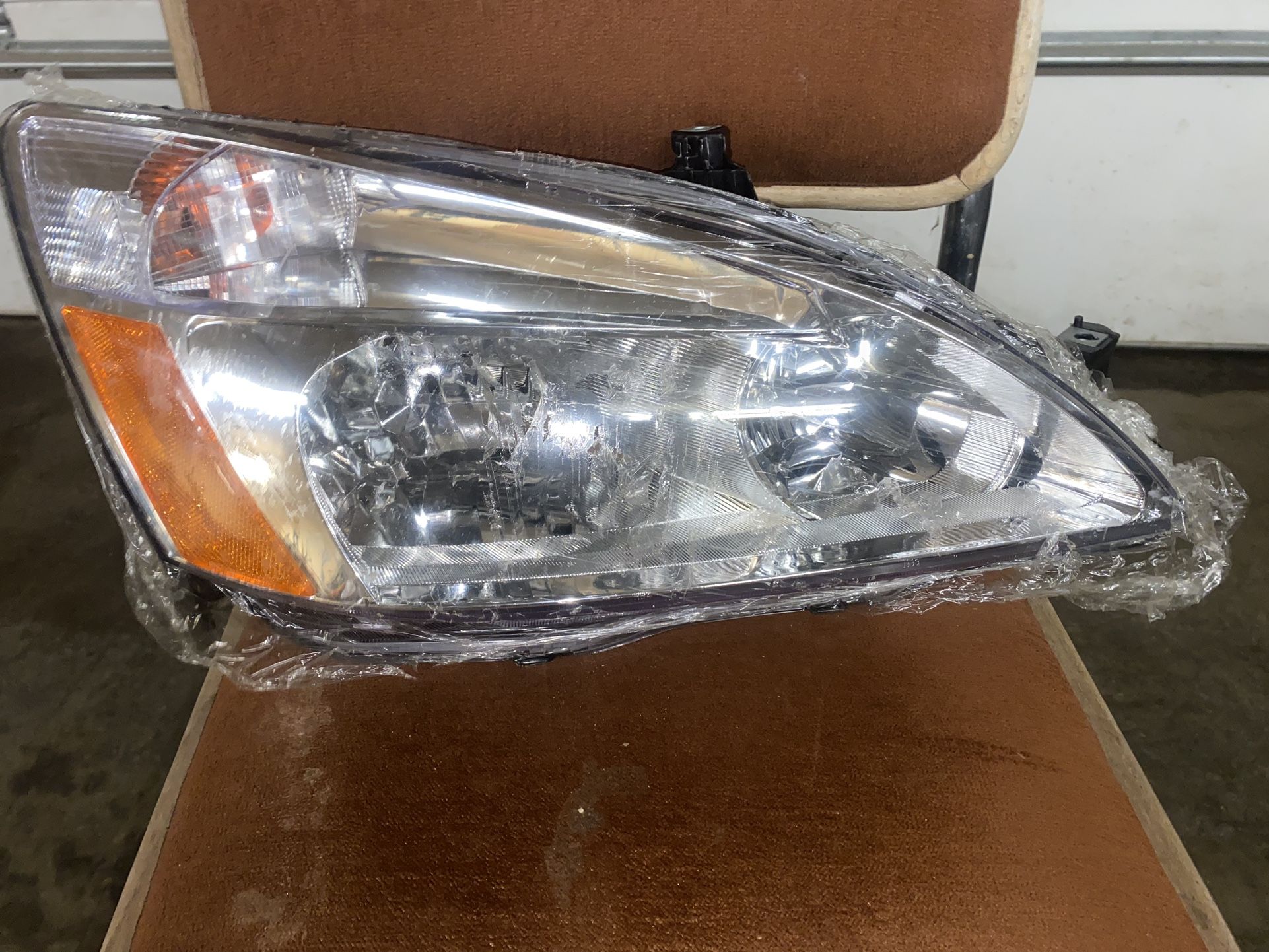 07 Honda Accord Passenger Head Light
