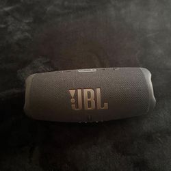 JBL Charge 5 & Hard Shell Case