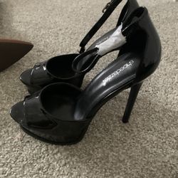 Black Pumps
