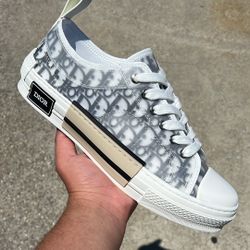 Dior B23 