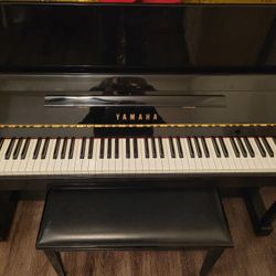 Yamaha Studio Upright Piano (T121)