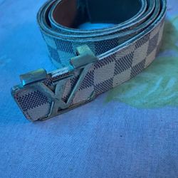 white and blue louis vuitton belt