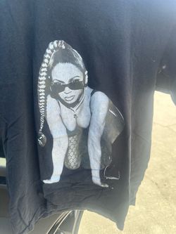 Beyoncé black tour t-shirt