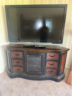 Tv and Cabinet Grea Condition
