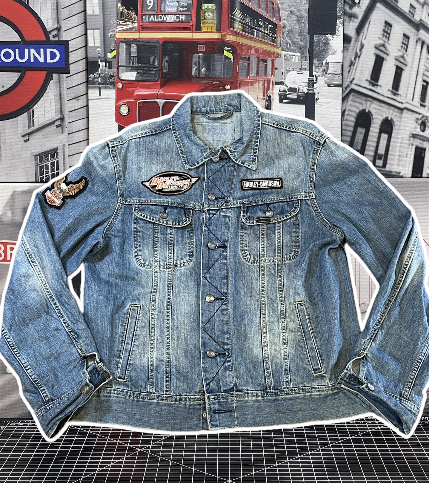 MENS DENIM CUSTOMIZED JACKET SZ LARGE 