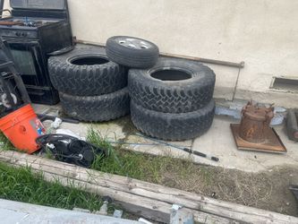 37x12.5 R17 Tires