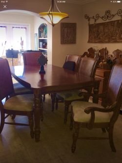 Dining table -6 chairs - Tommy Bahama Style - Free Leaf