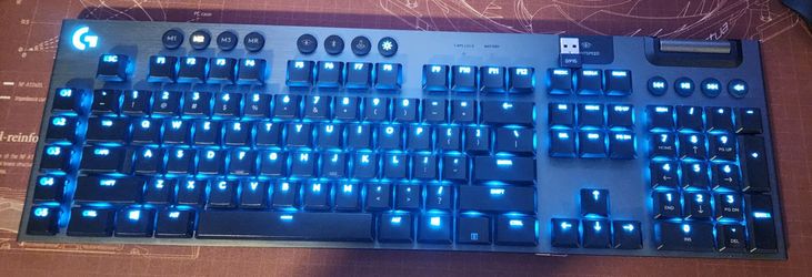 Logitech G915 Lightspeed wirless mechanical keyboard