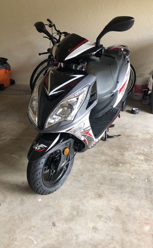 Only Needs New Screen Everything Works Unlocked No Scratches On The 2018 Wolf Scooter Only 500 Miles For In Delray Beach Fl