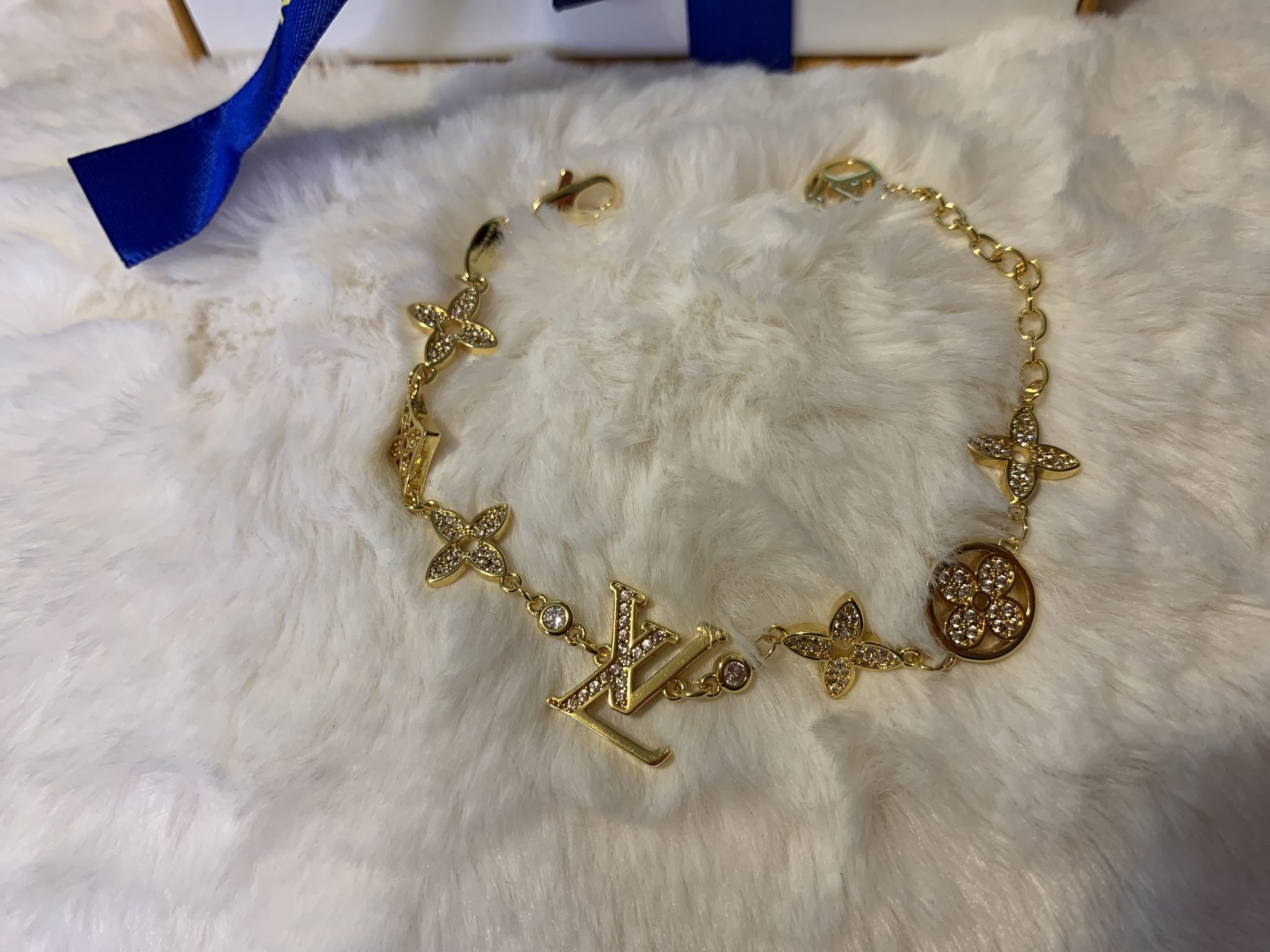 louis vuitton charm bracelet gold