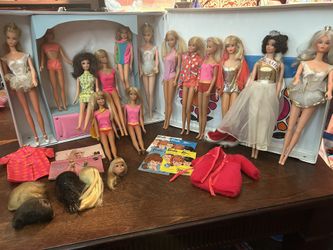 Vintage Mattel 1970’s Barbie Case And 13 Dolls