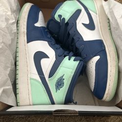 Air Jordan 1 Mid (GS)