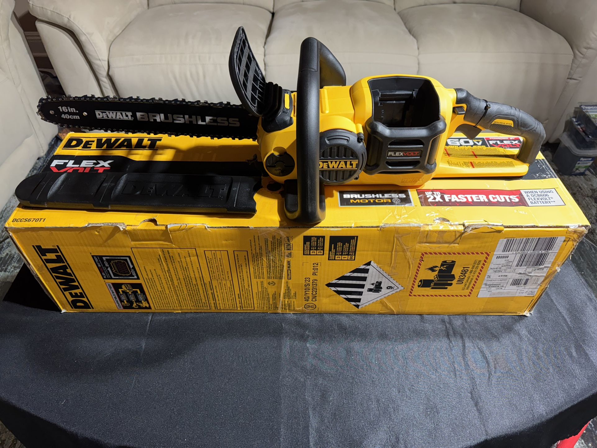 DEWALT FLEXVOLT 60V MAX 16in. Brushless Cordless Battery Powered Chainsaw (Tool Only)