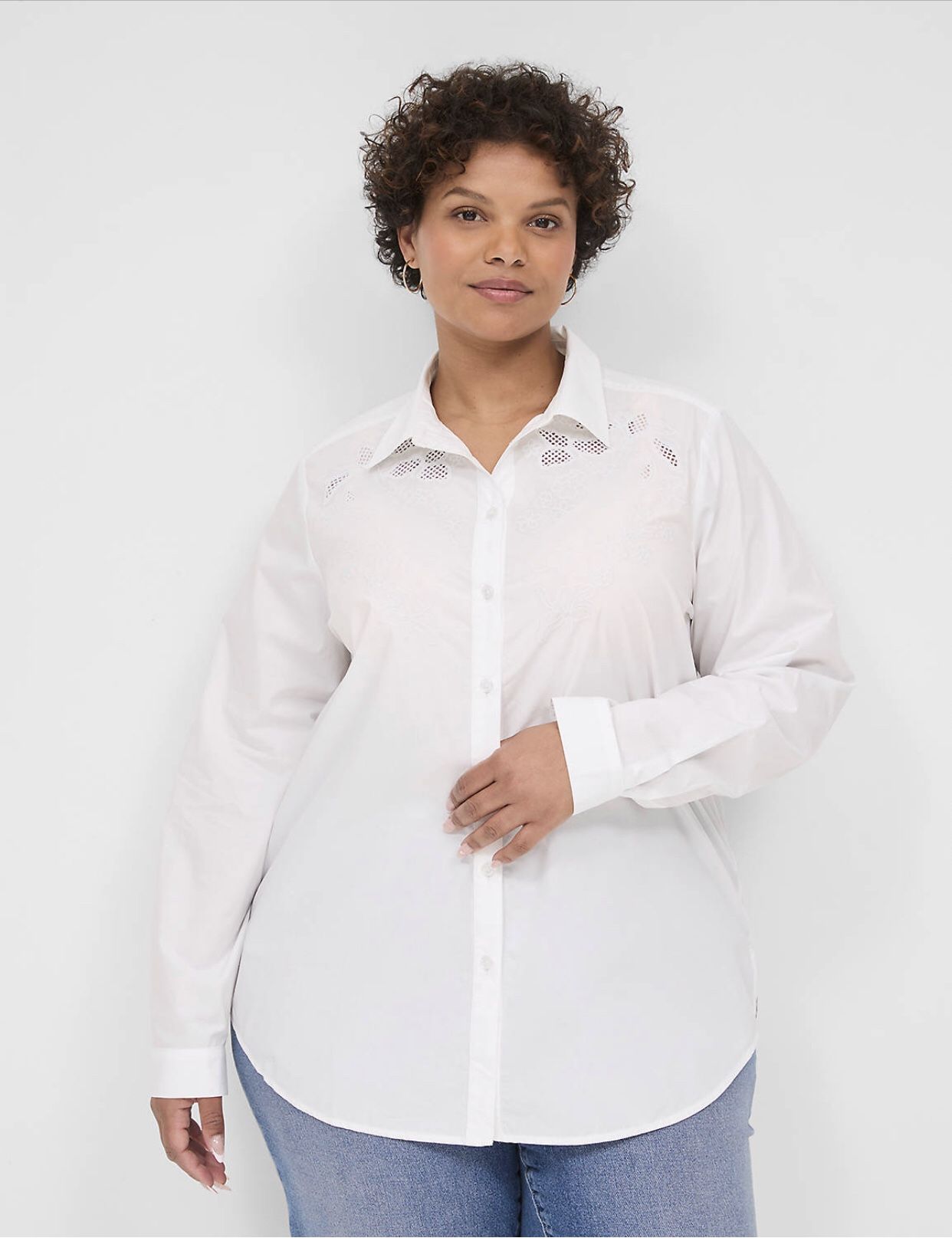 NEW WHITE COTTON LONG SLEEVE BUTTON DOWN SHIRT WITH EMBROIDERY BY LANE BRYANT. SIZE 22/24
