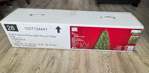 New 6.5 ft. Led pre-lite christmas tree