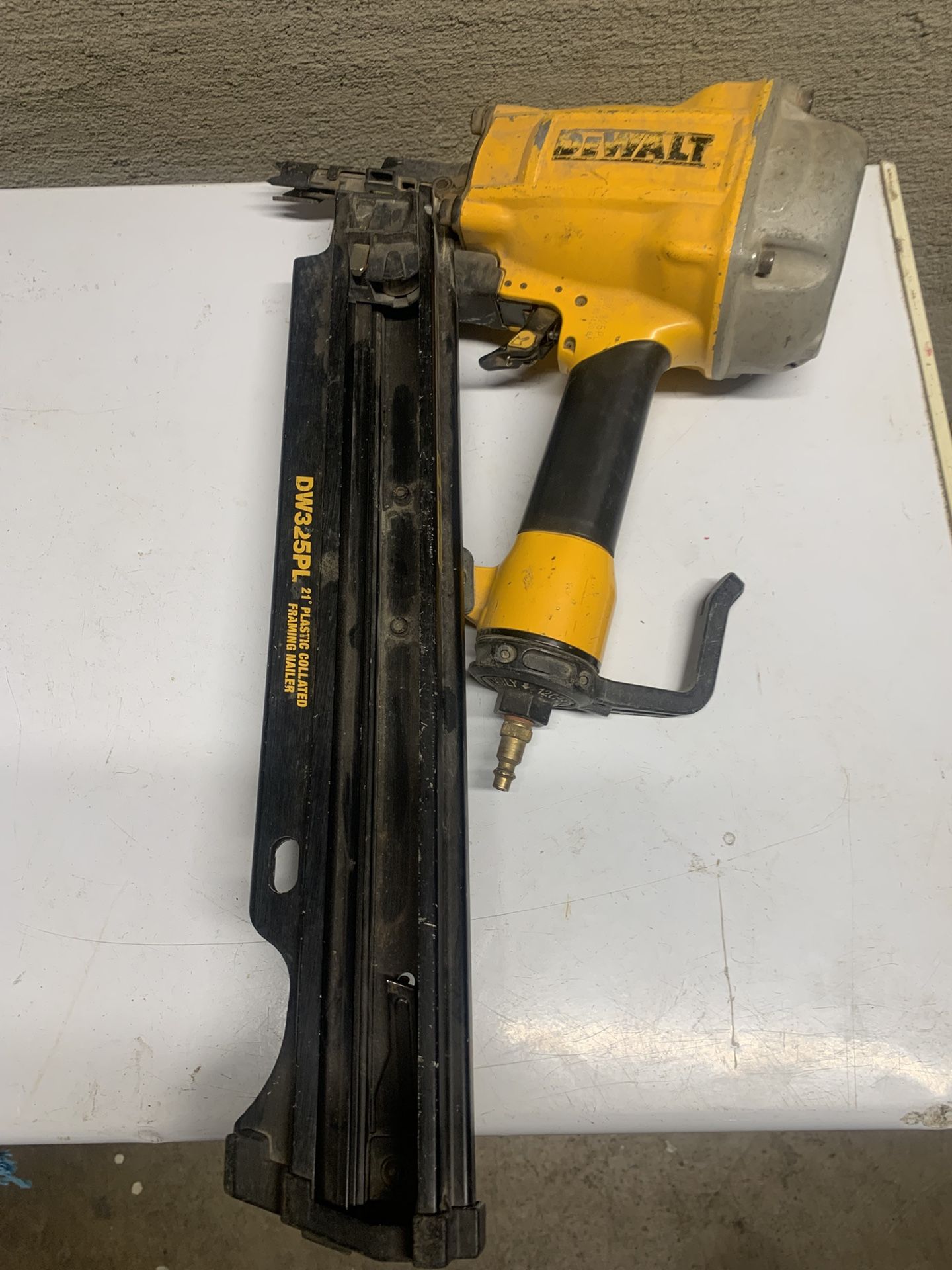 Pneumatic 21 Degree Collated Corded Framing Nailer