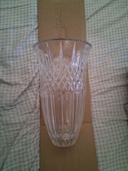 Beautiful Marquis by Waterford Shelton Collection 12-inch Crystal Vase.