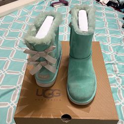 Uggs Mint Color Rarely Used Size 5