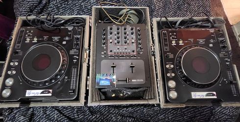 Rane TTM-57 and (2) Pioneer CDJ-1000MK2