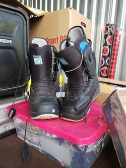 BURTON SNOWBOARDING BOOTS