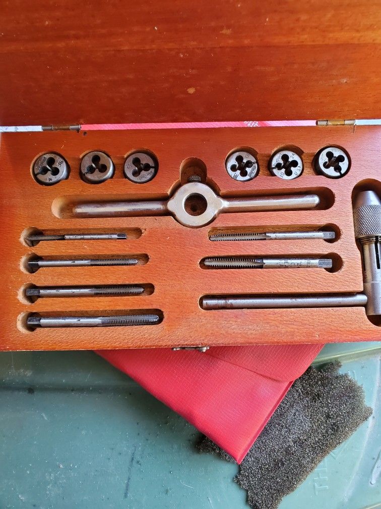 Snap on tap and die set