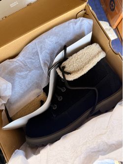 Size 10 skecher boots Size 10