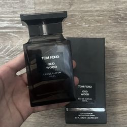 Tom Ford Oud Wood Eau De Parfum 
