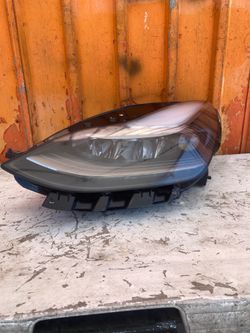 Headlight Tesla model 3 left driving side OEM  2021-2022-2023 good condition