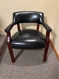 Boss/Captain chair ( 2 available at $ 75 each )
