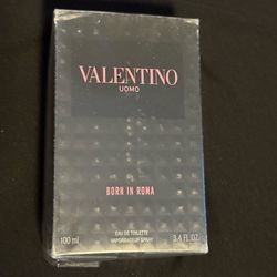 Valentino Born in Roma ⚫️💕