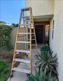 8' fiberglass ladder