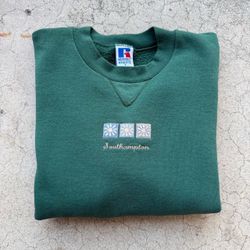 Vintage 90’s Southampton Floral  Embroidered Russell Athletic  Green Crewneck Sweater Sz Small- XS