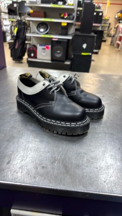 Doc Martens Size 7 women’s