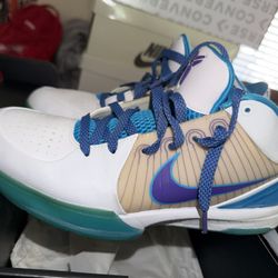 Kobe 4’s (Size 11)