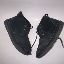 Black uggs 5 youth