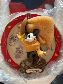 Mickey Mouse From The Drawing Board “Two Gun Mickey” Collector 3D Plate New!!!