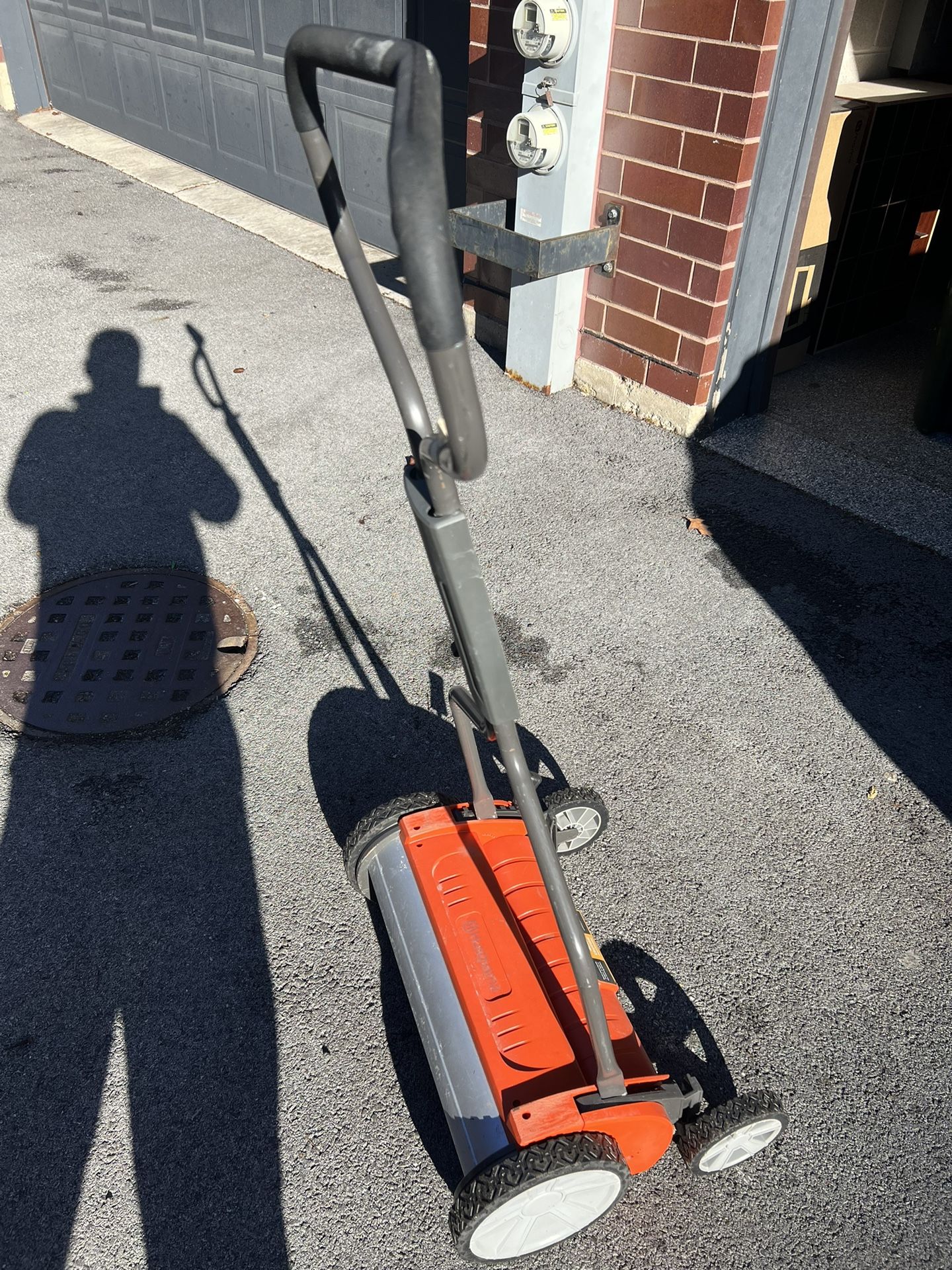 Manual Lawn Mower - Total Qty: 1