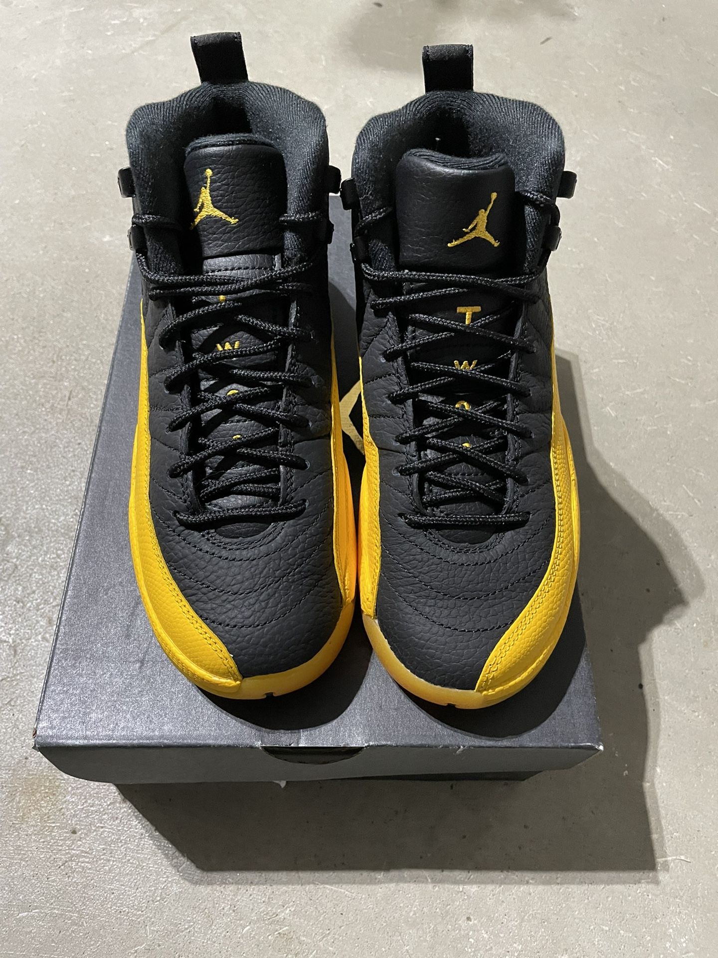Jordan 12 University Gold size 5y
